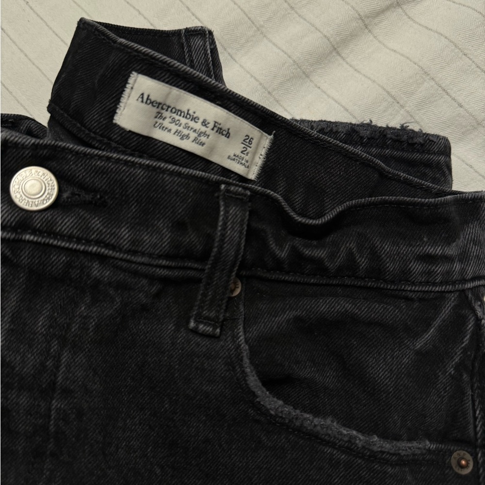 Abercrombie 90’s Straight High Rise jeans
